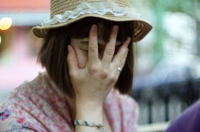 Cose che non dovresti fare alla pelle del tuo viso: ecco quali sono